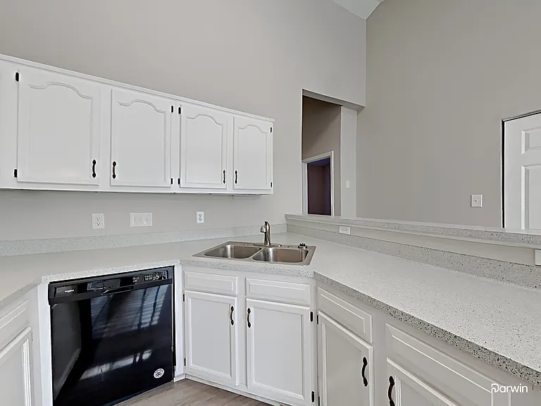 423 Cottonwood Park Dr — Photo 2