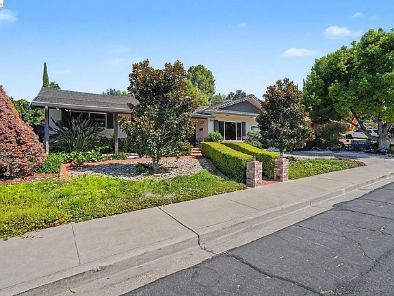 3rd image of 4005 Rimrock Dr