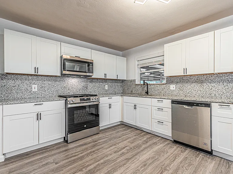 721 Bowman St — Photo 12
