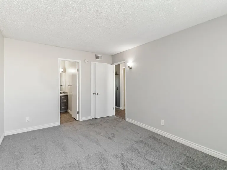 The Atherton Apartments — Photo 40