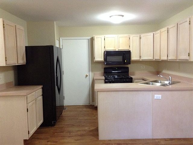 2nd image of 2075 Constitution Ct #00