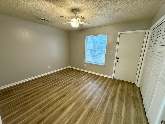 4th image of 2227 Parrot Ln