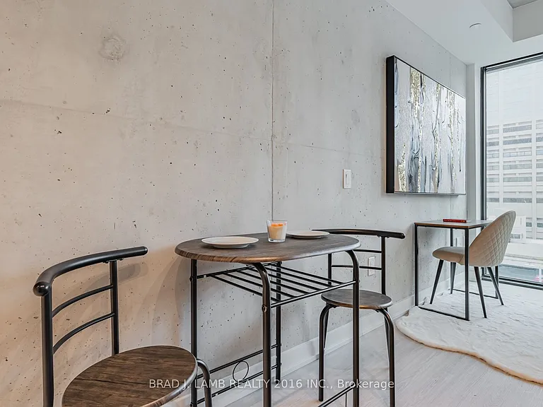 195 McCaul St #1005 — Photo 13