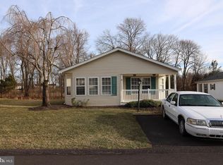 484 Goldenrod Xing W, New Hope, PA 18938