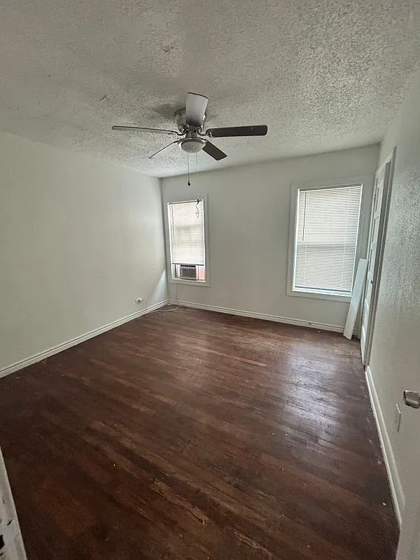 2 bed, 1.0 bath, 912 sqft, $1,050 — Photo 2