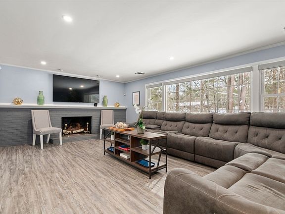 4th image of 40 Bakers Hill Rd