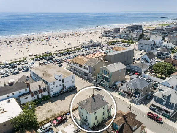 4 L St #Up, Hampton, NH 03842