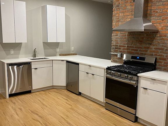 4th image of 900 Madison Ave #A