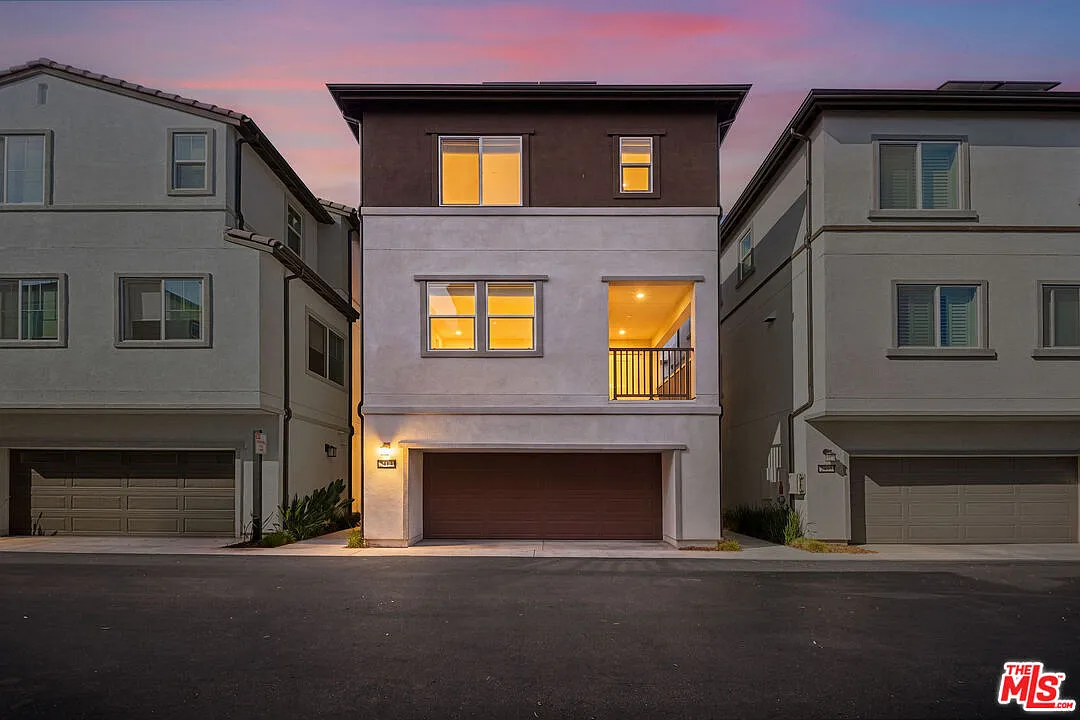 4 bed, 3.5 bath, 1762 sqft, $4,600 — Photo 2
