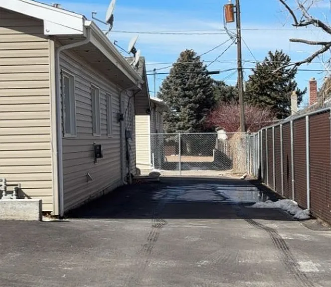 363 N 800 W — Photo 2