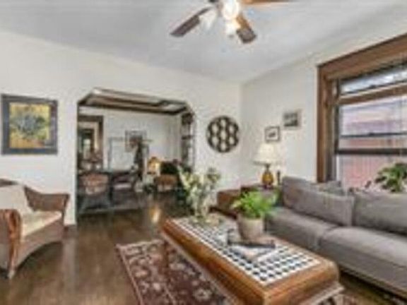 4th image of 304 W 34th St #3