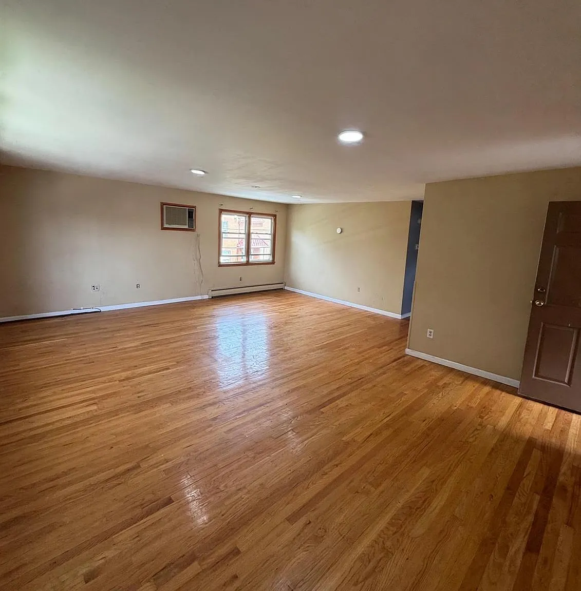 3 bed, 1.0 bath, $2,500 — Photo 3
