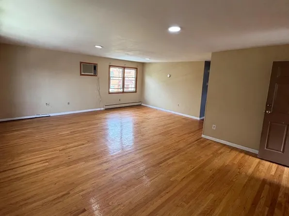 68 Christopher St Floor 2, Carteret, NJ 07008