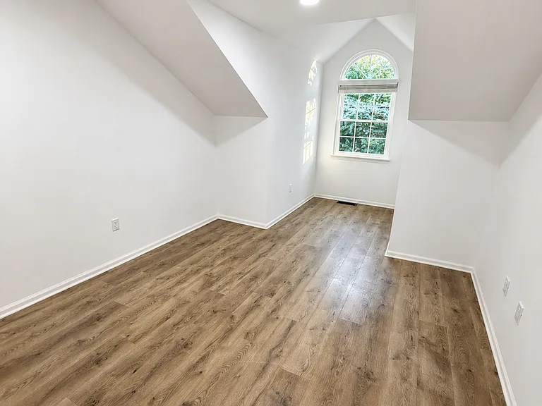 101 Laurel Cir — Photo 7