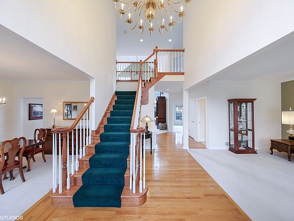 2nd image of 1529 Robinhood Ln