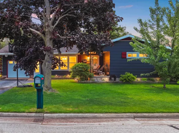 1231 Rhode Island St, Sturgeon Bay, WI 54235