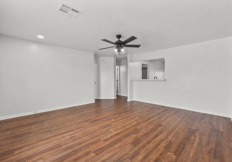 2100 Saint Lucia Calle — Photo 6
