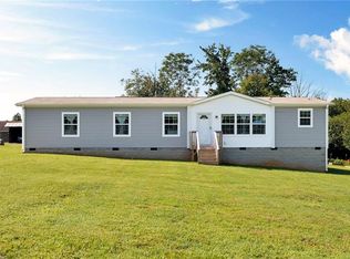 61 Alamance Dr, Reidsville, NC 27320