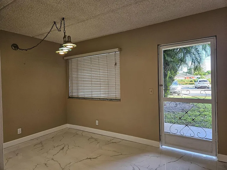 300 Village Green Cir #114 — Photo 4