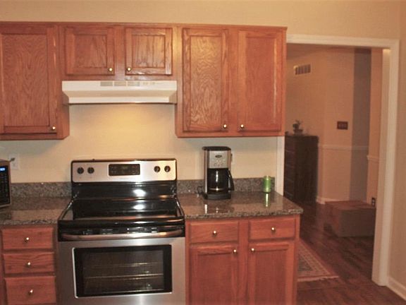 5th image of 203 Bass Pond Glen Dr