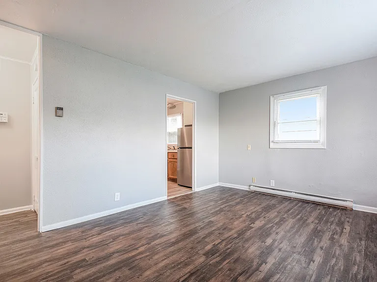 526 S Edison Ave — Photo 2
