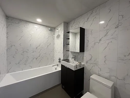 Rented by Akam Sales and Brokerage | media 6