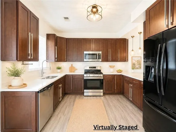 109 Oak Green Dr, Lawrenceville, GA 30044