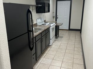 933 N Albert St APT D, Macomb, IL 61455