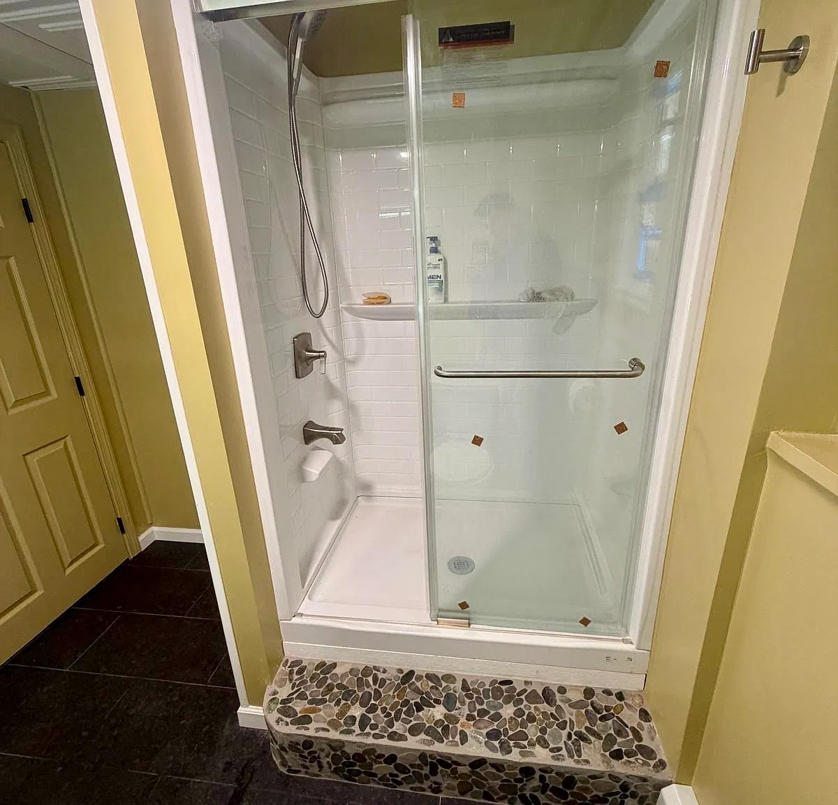 2 bed, 1200 sqft, $1,900 — Photo 2