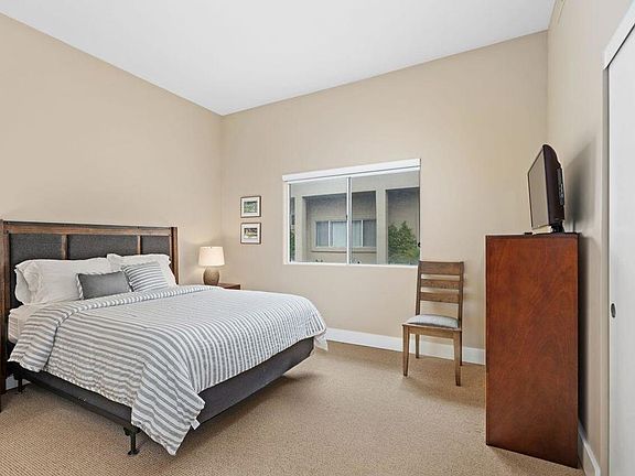 4th image of 20 Pebble Beach Dr