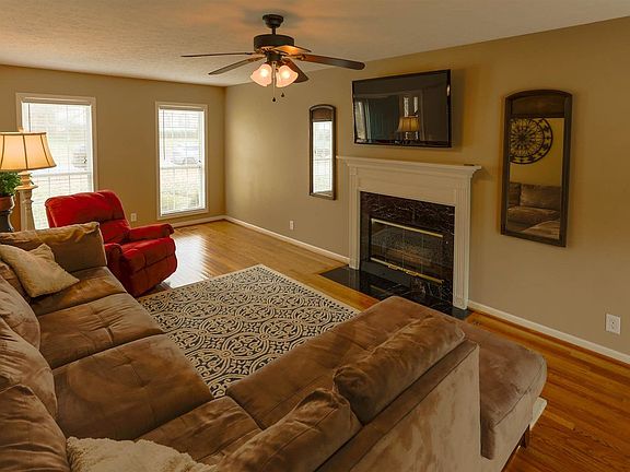 2nd image of 158 Royal Ct