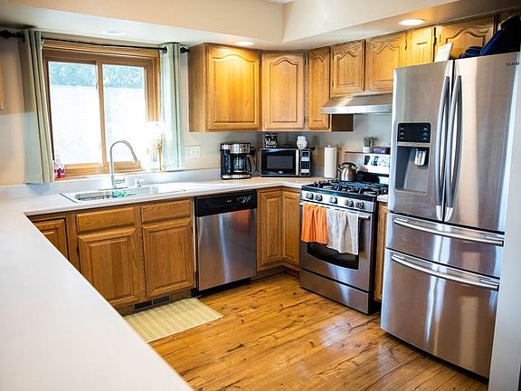 3rd image of 5202 Lombardy Dr