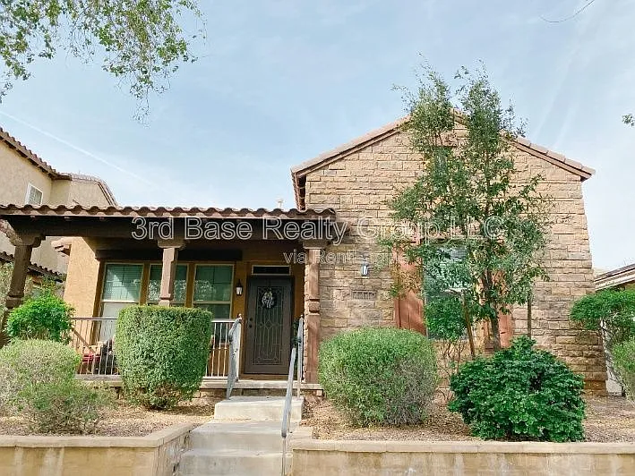 4442 N Jackson Ct