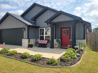 17218 Crossing Cir, Lindale, TX 75771