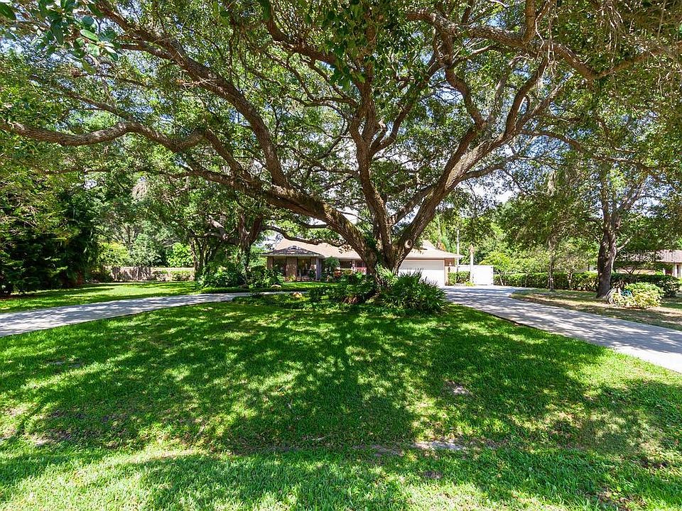 1st image of 6215 Ravenwood Dr