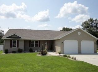 120 S Shores, Sullivan, IL 61951