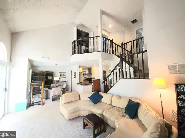 15 Laurel Cir, Newtown, PA 18940