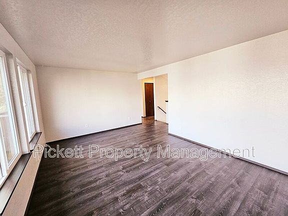 5th image of 4619 Beach Dr E