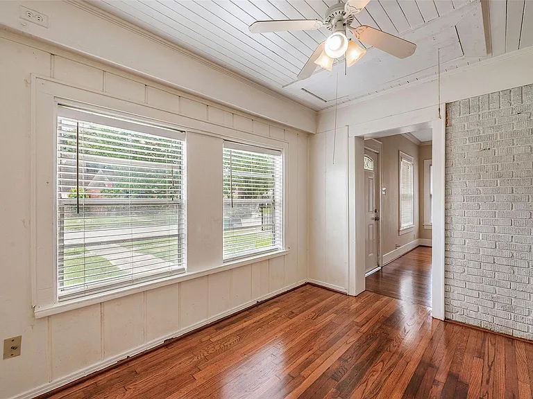 2611 Rosewood St — Photo 10