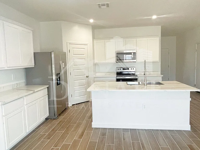2760 W Stradling Ave — Photo 6