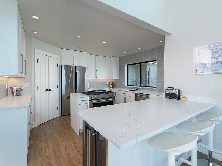 4190 S Lakeshore Rd — Photo 32