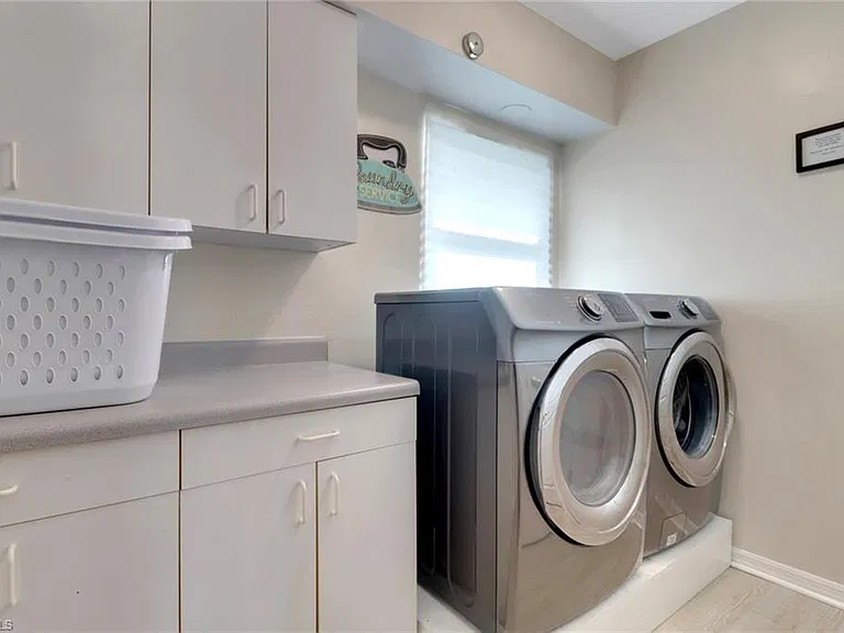 562 Goldcoast Ct — Photo 18