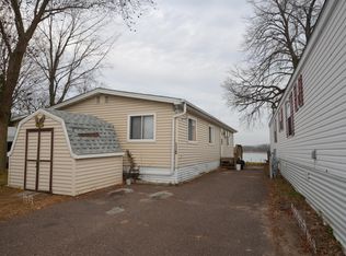 13100 318th St TRAILER 112, Lindstrom, MN 55045