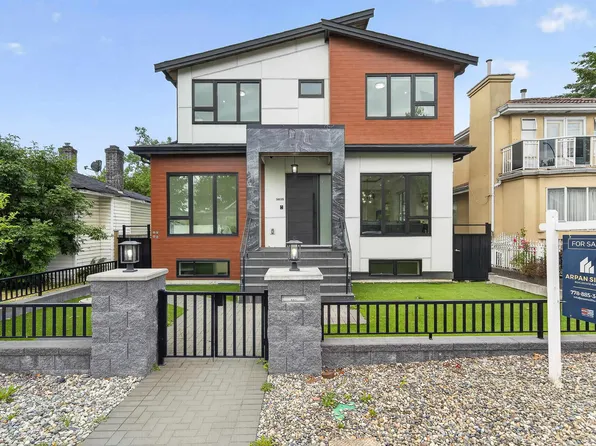 5835 Clarendon St, Vancouver, BC V5R 3K4