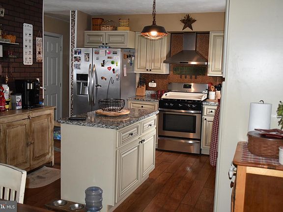 3rd image of 25 Glenview Cir