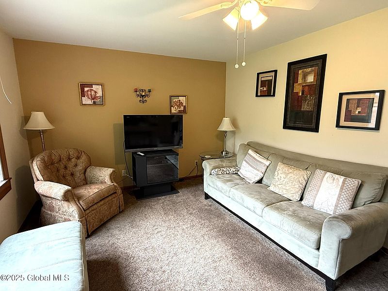 3rd image of 18 Ridgecrest Avenue
