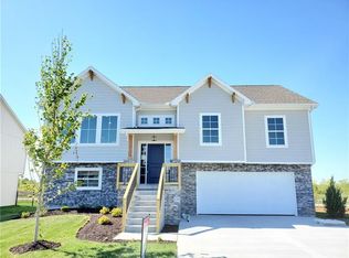 705 SE Colonial Dr, Blue Springs, MO 64014