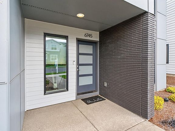 2nd image of 6745 SE Genrosa St