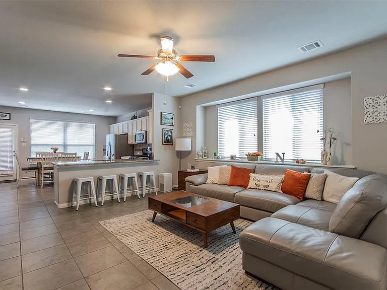 352 S Brook Dr — Photo 5