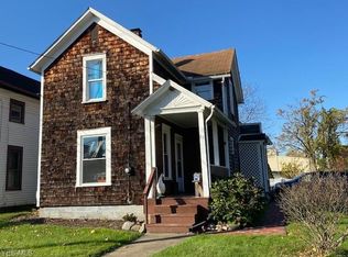 82 9th St NW, Barberton, OH 44203